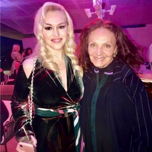 Diane Von Furstenberg Archived Green Velvet Dress with complimentary pattern